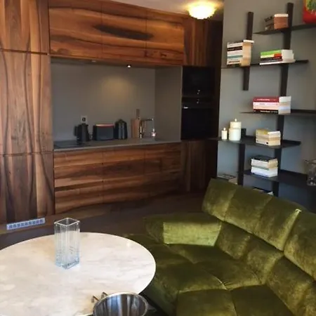 Aparthotel Privee Du Balcon Du Vieux Port 4*